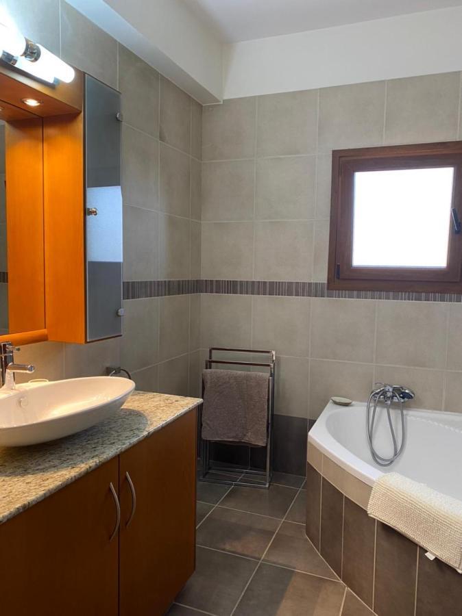 Episkopi Villa, Luxury 4 Bedroom With Pool - ลิมาซอล ภายนอก รูปภาพ